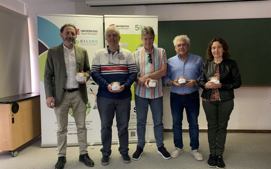 El CIAGRO-UMH recibe semillas de palmera canaria de la Gomera